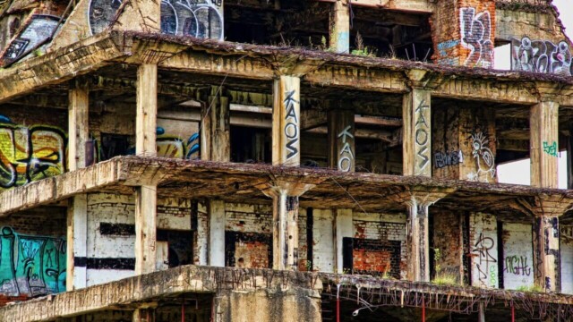 Deserted Hotel ALT